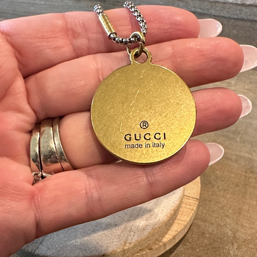 🐝GG Bee Enamel and Bronzed Pendant Necklace - Picture 5 of 6